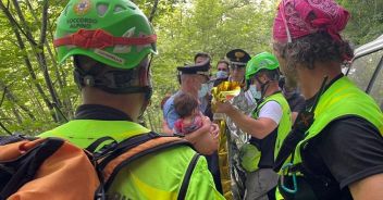 Mugello, il salvataggio del piccolo Nicola: trovato a 3 km da casa