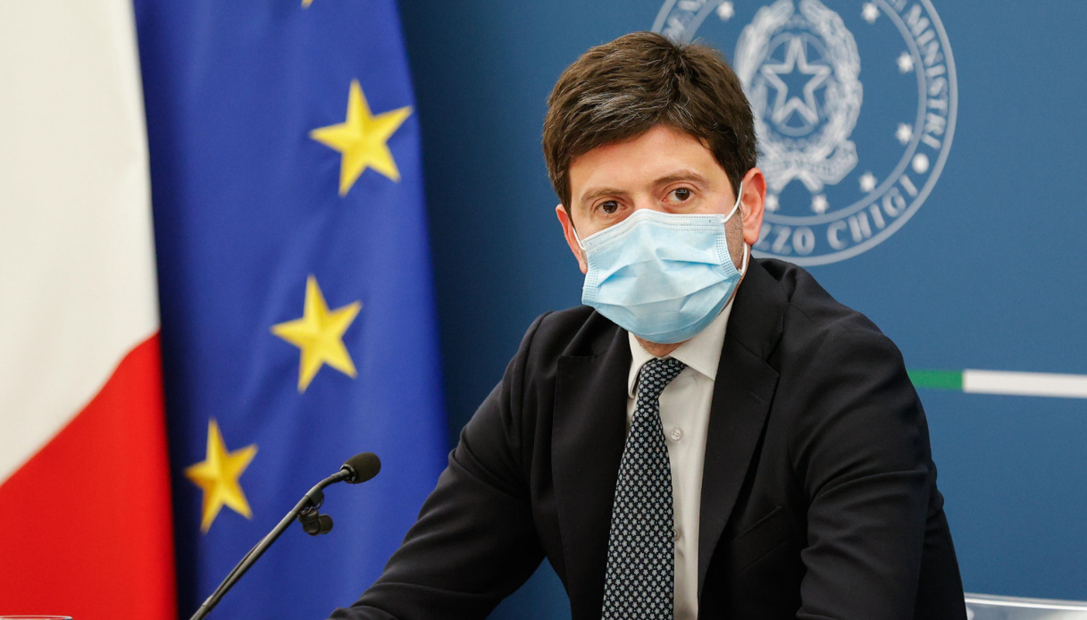 Stop mascherine dal 28 giugno: l'annuncio di Speranza