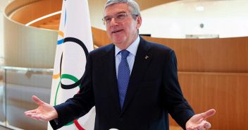 Tokyo 2020, gaffe del presidente del Cio: confonde cinesi e giapponesi