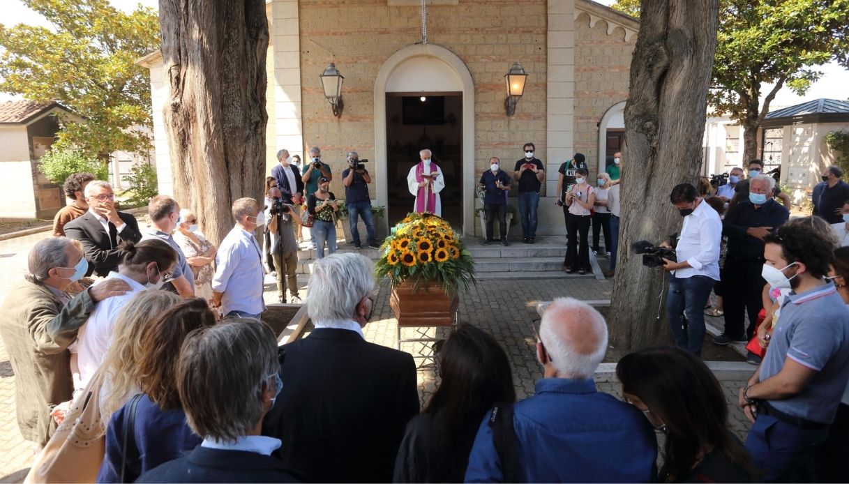 Funerali Libero De Rienzo: l'ultimo commosso addio all'attore