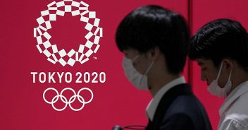 Tokyo 2020, licenziato direttore della cerimonia: scherzò su Olocausto