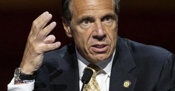 Accuse choc a Andrew Cuomo 'Ha molestato diverse donne'