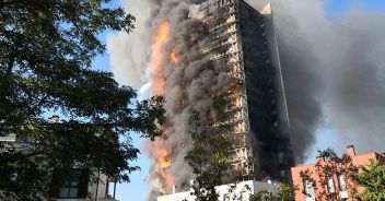 Incendio Milano, grattacielo avvolto dalle fiamme: 70 famiglie dentro