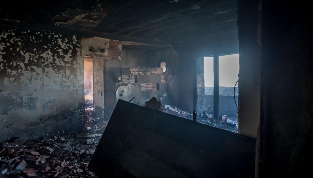 Grattacielo in fiamme a Milano, prime immagini degli interni distrutti
