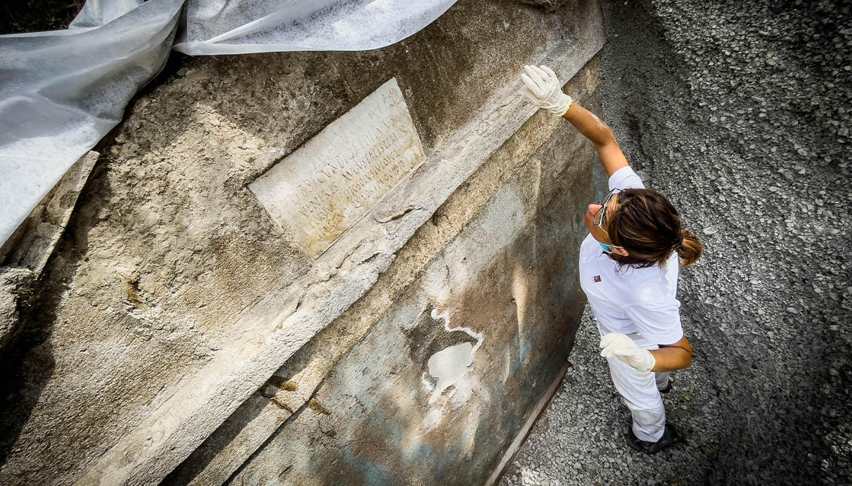 Pompei, scoperta tomba con una mummia: ma c'è un doppio mistero