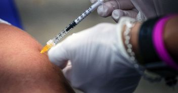 Variante Delta, quant'è efficace la doppia dose di vaccino: l'annuncio