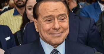 Green pass, Berlusconi cita Auschwitz: la posizione "controcorrente"