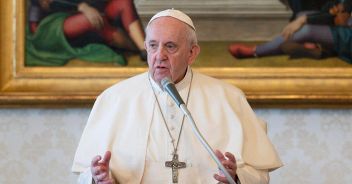 Papa: 'L'aborto è omicidio,  sì all'obiezione di coscienza'