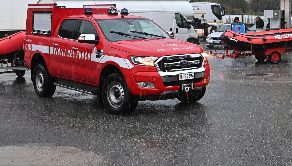 Siracusa, Violento Nubifragio: Famiglie Evacuate. Strade Come Fiumi