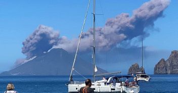 Stromboli: forte esplosione sul vulcano, poi il sisma. La situazione
