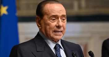 Berlusconi difende il reddito di cittadinanza