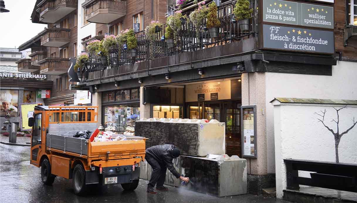 Ristorante non chiede Green pass: ingresso bloccato col cemento. Revocata la licenza