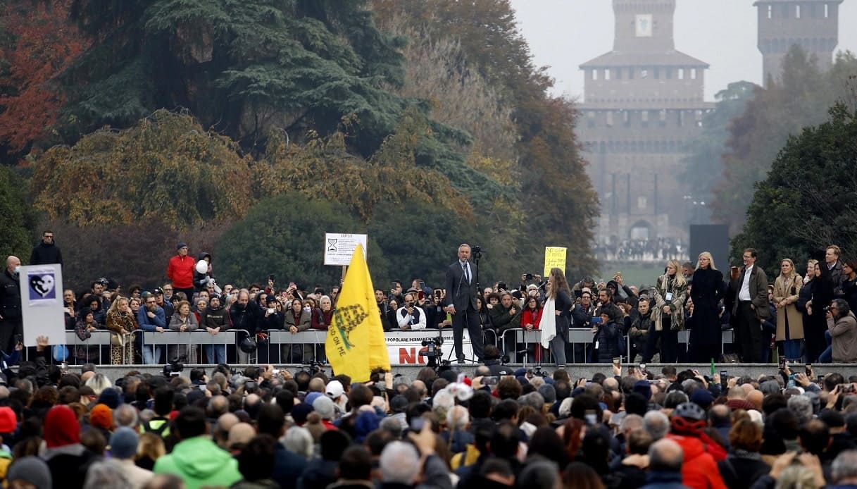 Cortei No Green pass Milano sabato 13 novembre.