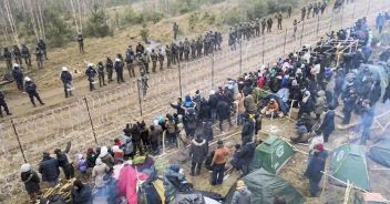 Polonia, 100 migranti arrestati al confine con la Bielorussia