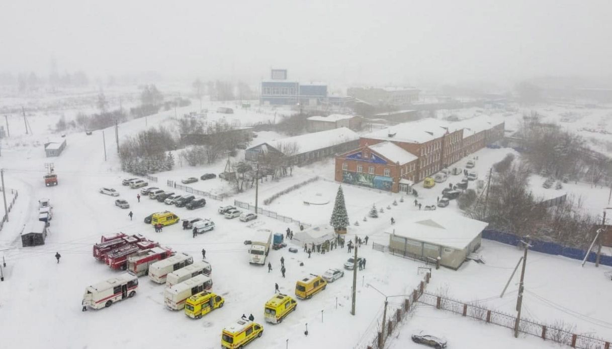 Tragedia in una miniera in Siberia: 52 morti, nessun sopravvissuto tra i dispersi. Le immagini