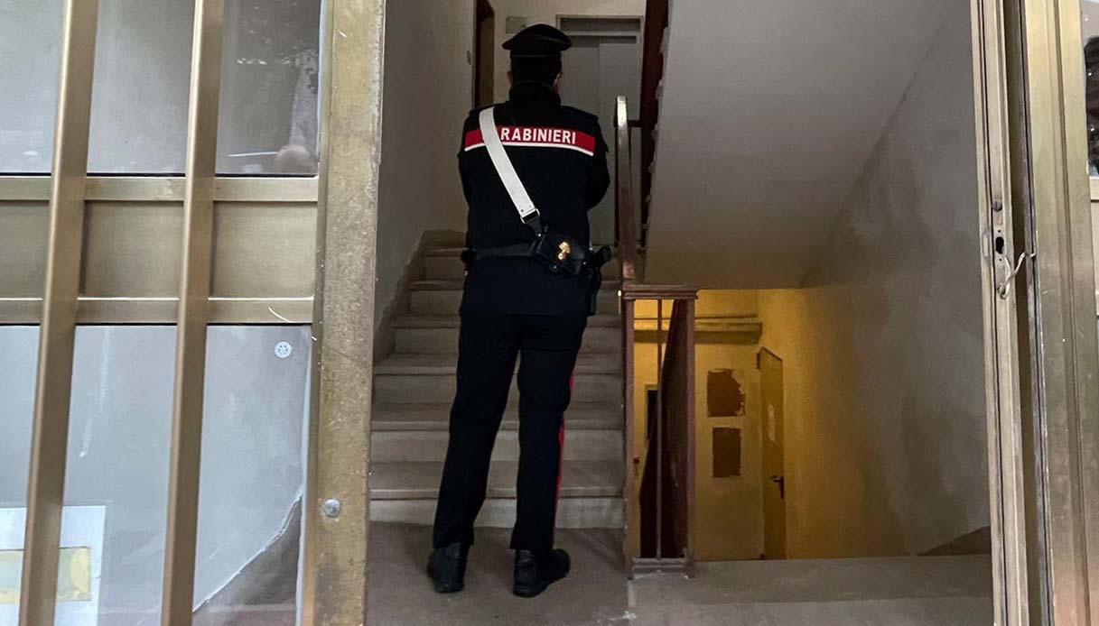 Orrore a Roma, corpo di un uomo trovato con mani e piedi legati a Tor Sapienza: si indaga per omicidio