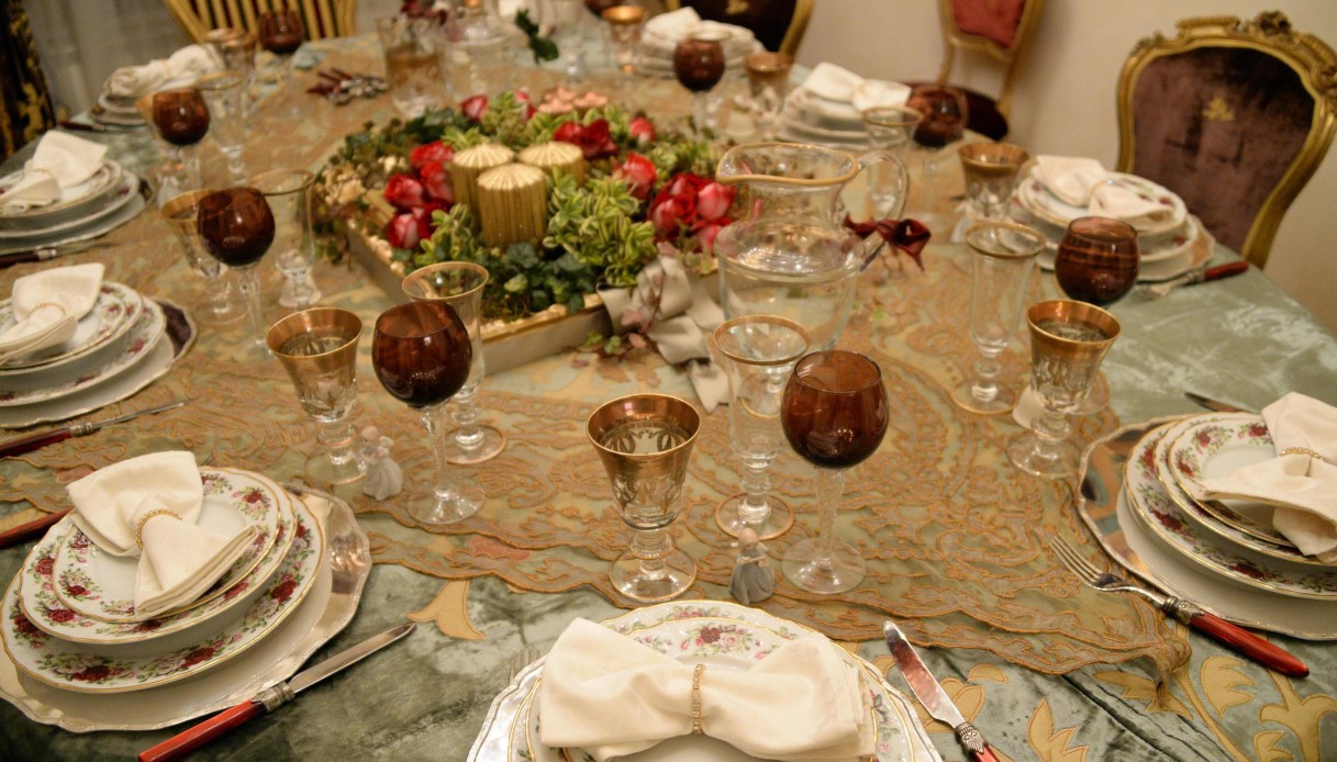 Pranzo di Natale e cenone di Capodanno, le regole e le raccomandazioni da seguire per le tavolate in famiglia