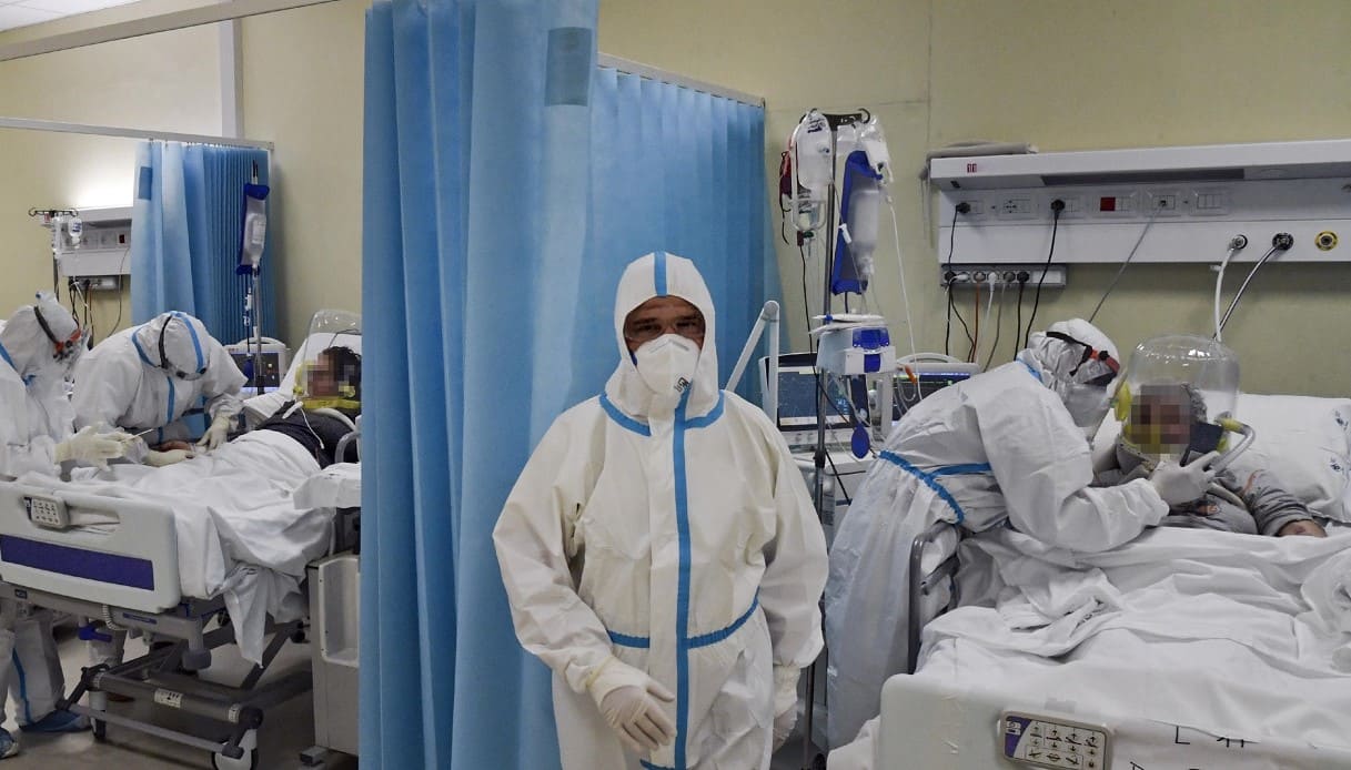 Il reparto Covid di terapia sub intensiva dell'ospedale Loreto mare a Napoli