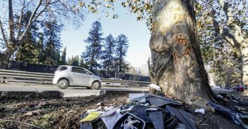 Auto contro un albero,  muoiono due sorelle a Roma