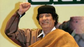 Gaddafi i relationerna mellan Italien och Libyen: Från Moro till Craxi, när regeringen tog sig tid att rädda diktatorn