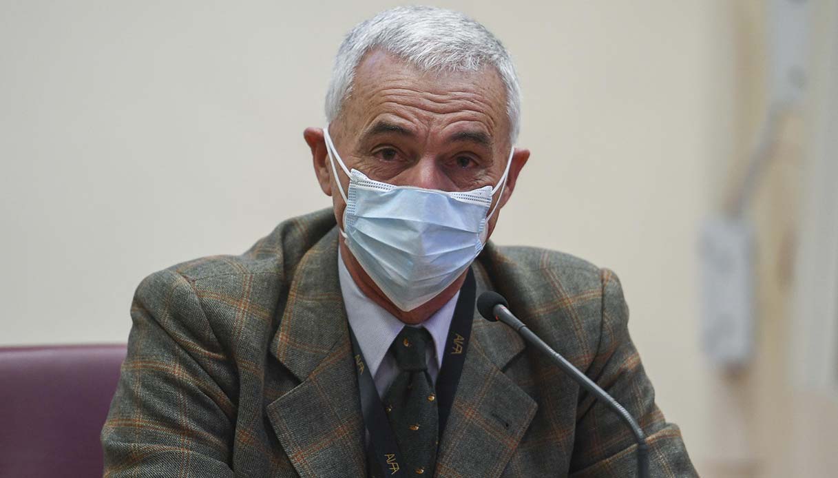 Covid, "608 morti correlate al vaccino": il chiarimento di Giorgio Palù (Aifa) dopo le dichiarazioni in Senato