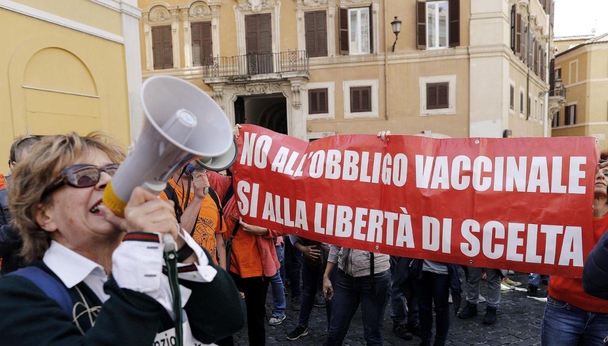 Il leader no vax Lorenzo Damiano cambia idea: "Vaccini salvano vite". Aveva contratto Covid a Medjugorje