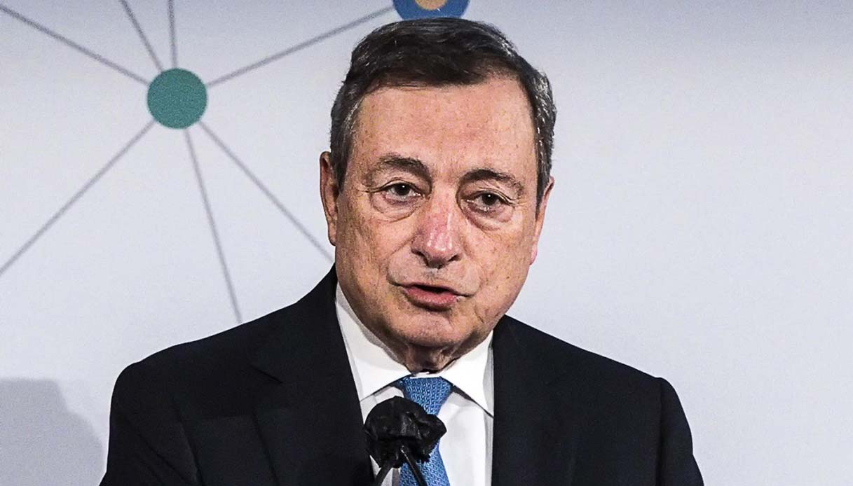No vax, pesanti minacce a Mario Draghi su Telegram: appuntamento sotto casa del premier, svelato l'indirizzo