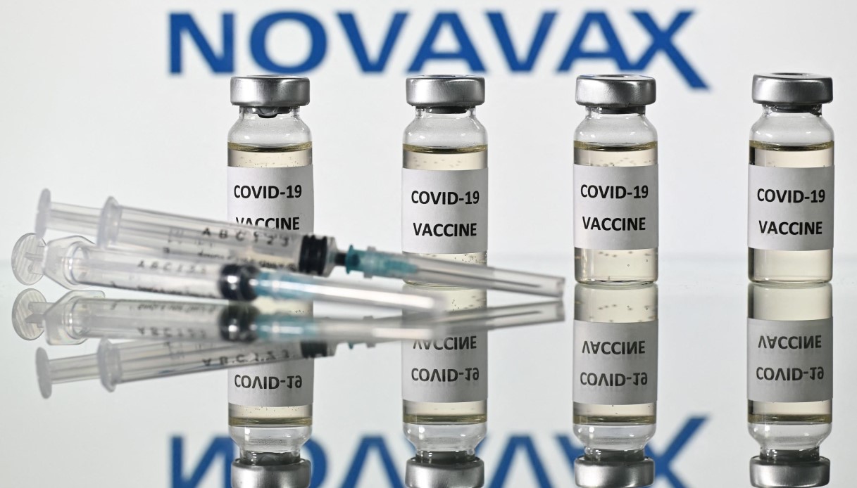 Vaccino Novavax e pillole anti Covid, quando arrivano in Italia: Figliuolo fa il punto della situazione