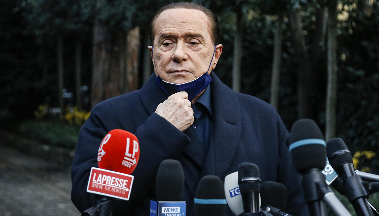 Silvio Berlusconi, focolaio nella sua villa di Arcore: come stanno l'ex premier e compagna, le loro condizioni