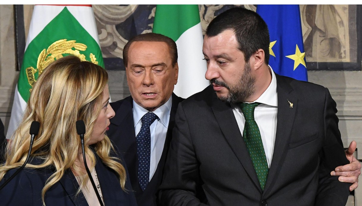 Berlusconi si ritira dalla corsa al Quirinale, vertice del centrodestra senza il Cavaliere: l'annuncio