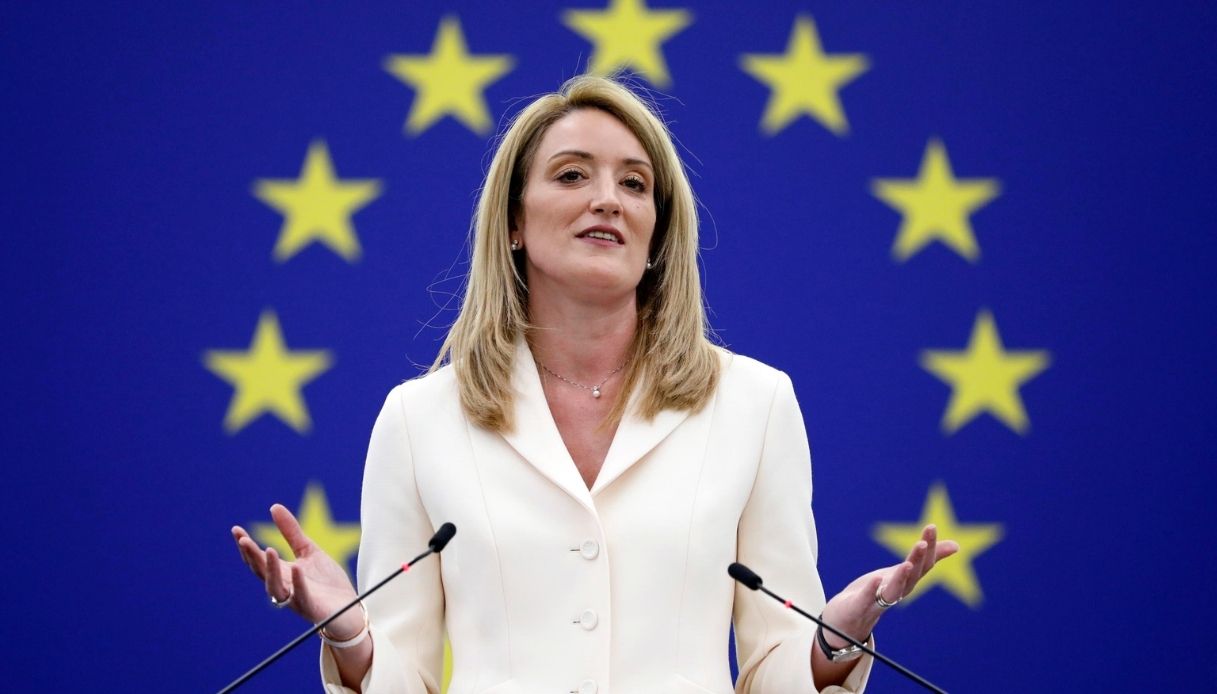 Roberta Metsola nuova presidente del Parlamento europeo. L'omaggio a David Sassoli