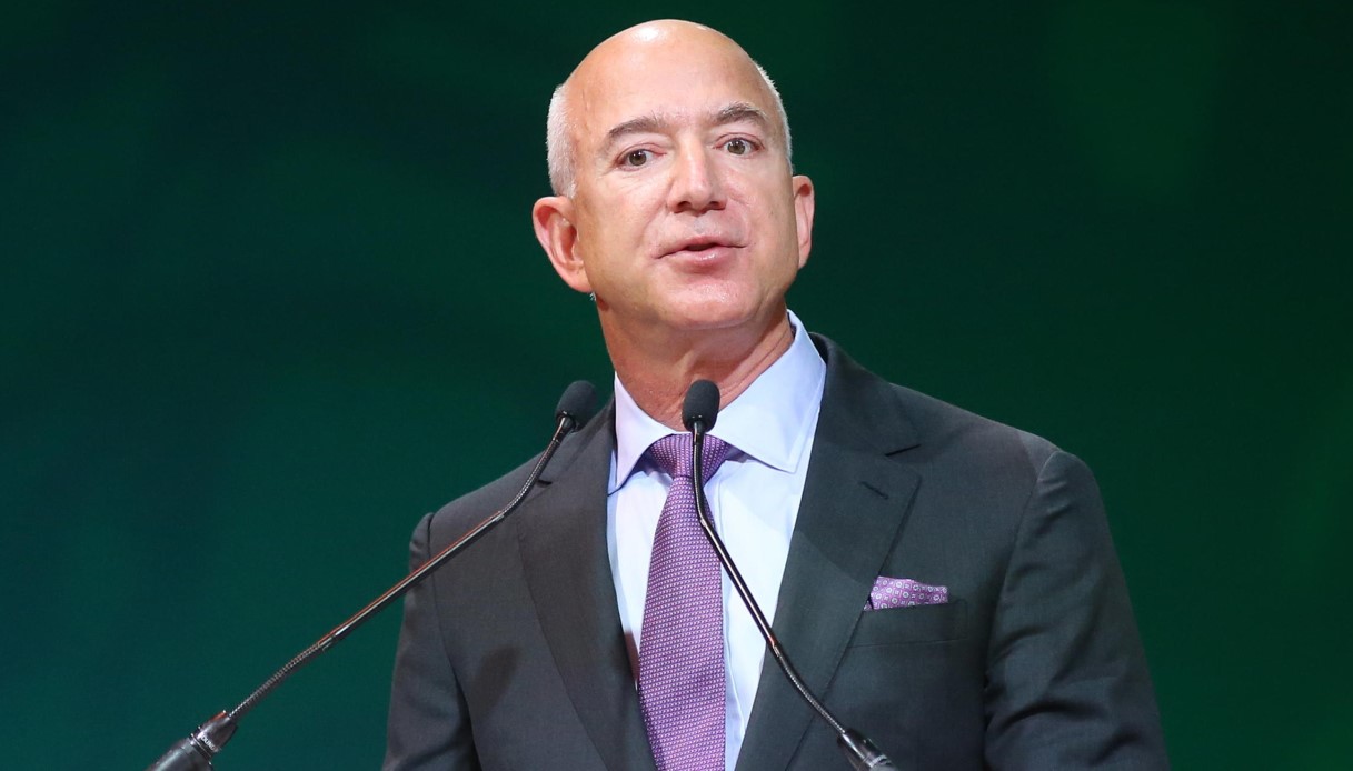 Jeff Bezos, Rotterdam smonterà il suo ponte per far passare il mega yacht del fondatore di Amazon