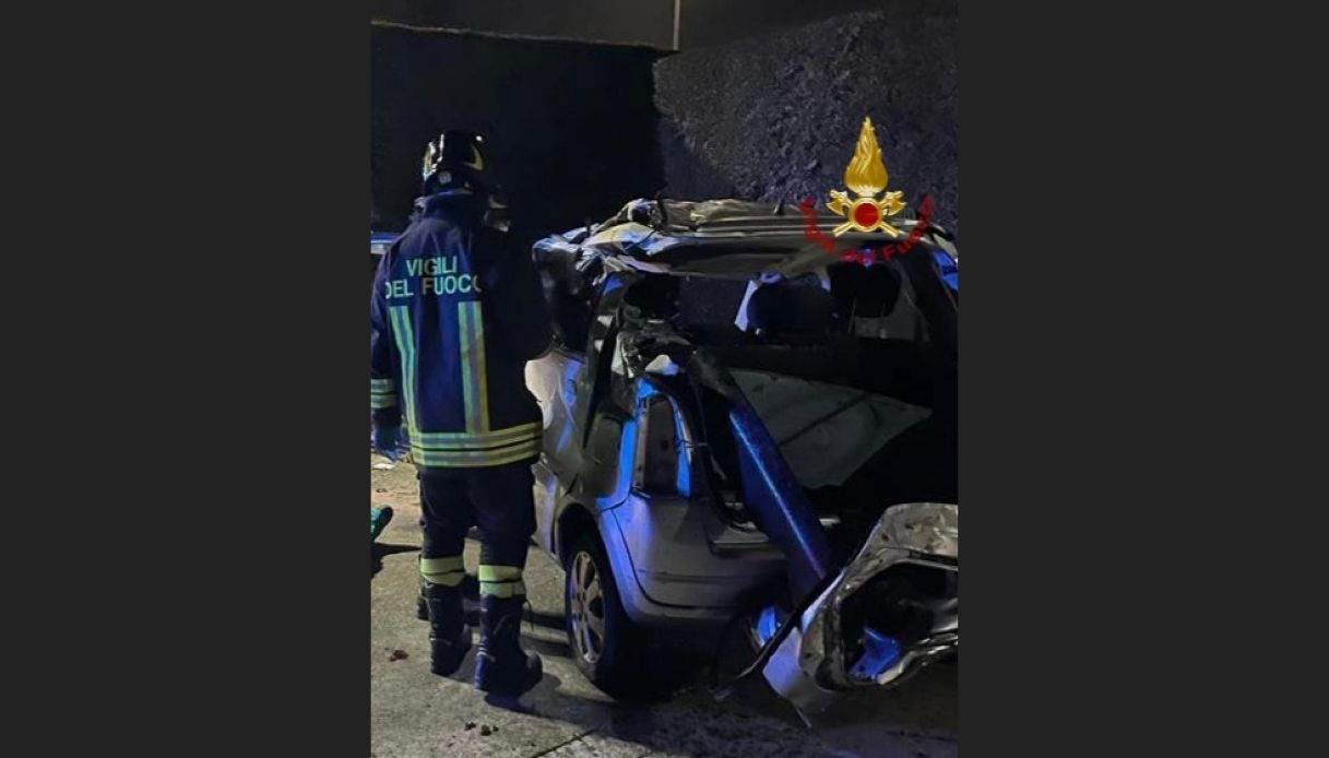 Incidente a Legnaro, minorenne esce fuori strada e si schianta: la dinamica