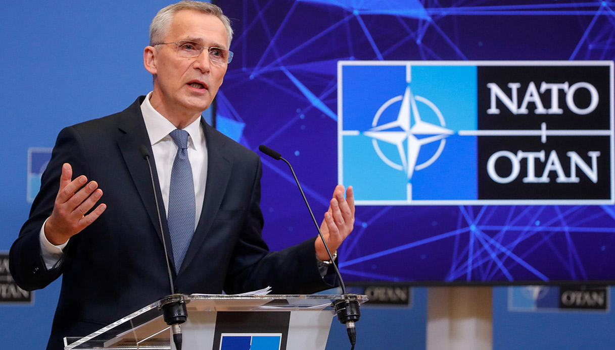 La Russia minaccia Finlandia e Svezia con "gravi ripercussioni militari", la Nato spiega uomini al fronte