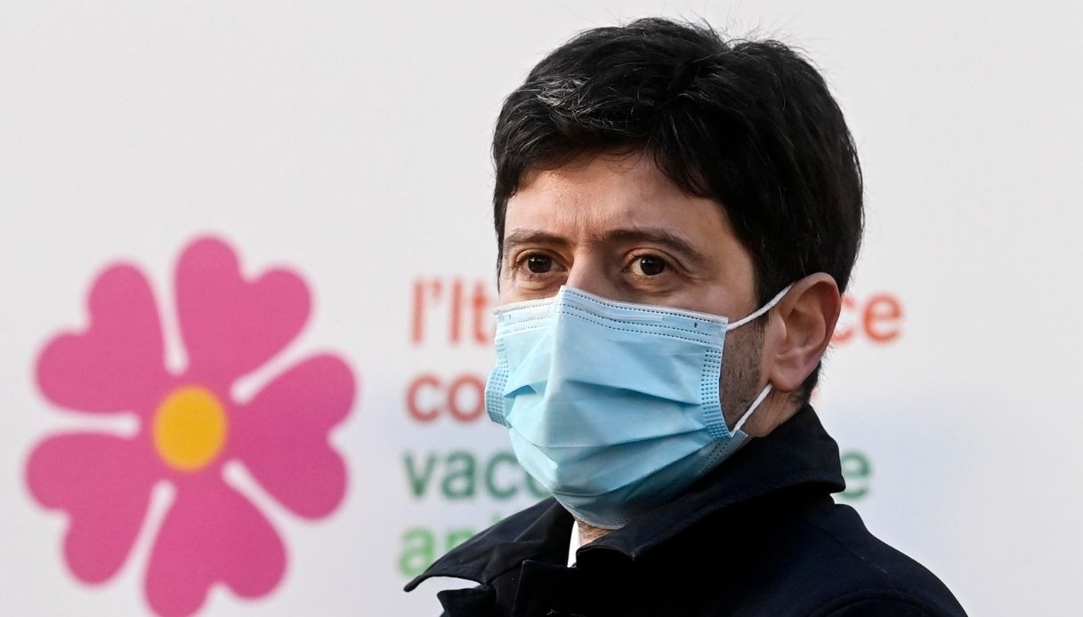 Curva contagi Covid in discesa, Speranza fa punto sulla pandemia in Italia: "Fiducia per prossime settimane"