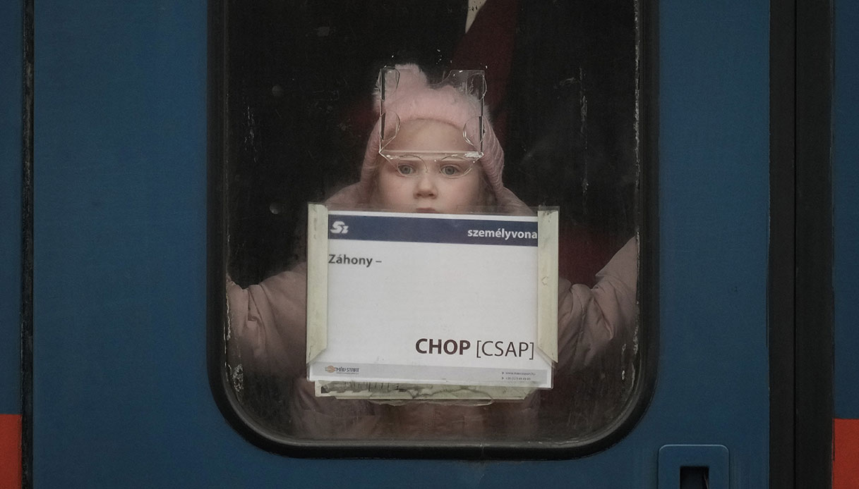 Bambina in fuga dall'Ucraina