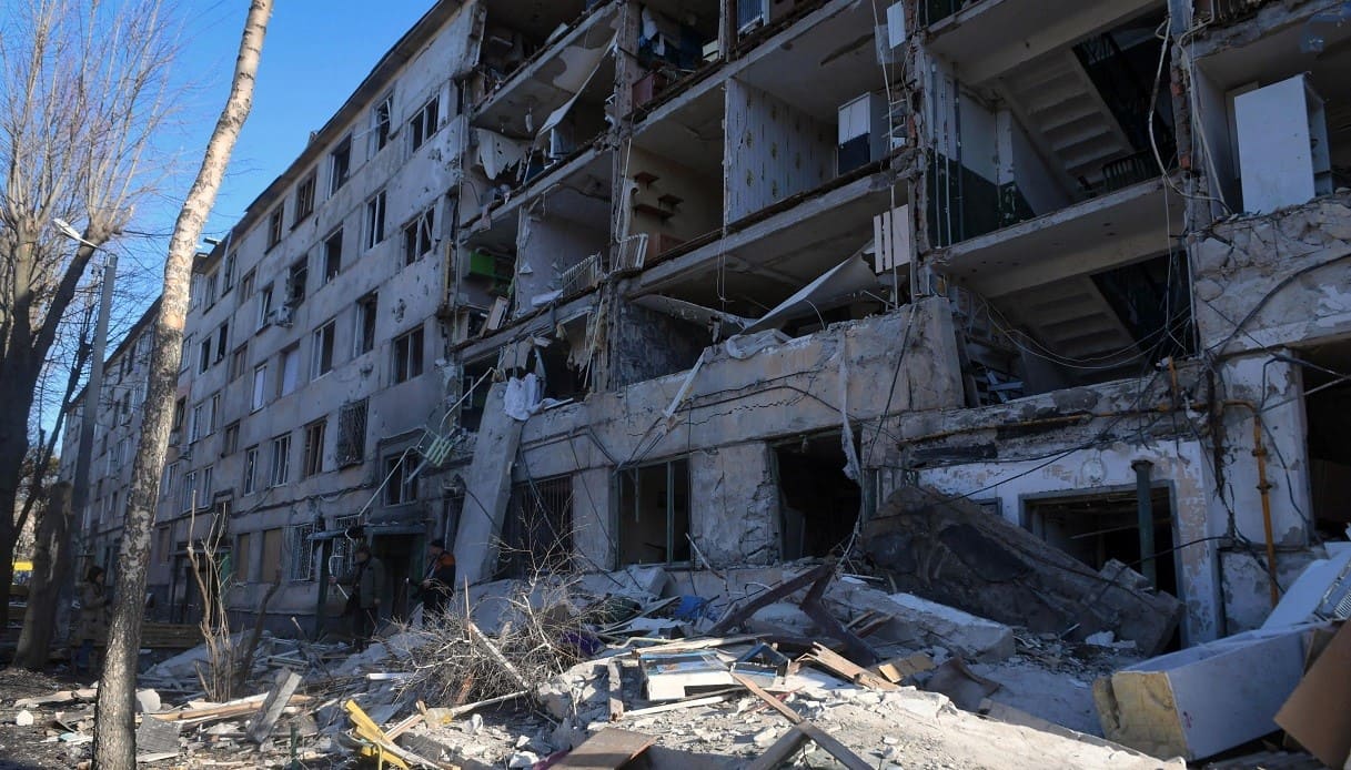 Un palazzo distrutto a Kharkiv.