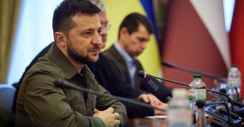 Guerra in Italia, il consigliere di Zelensky disegna lo scenario: "Bisogna inviare le armi all'Ucraina"