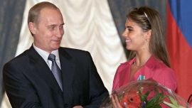 Vladimir Putin, dov'è il suo patrimonio? Sospetti su Alina Kabaeva, la compagna segreta nel mirino dell'Ue