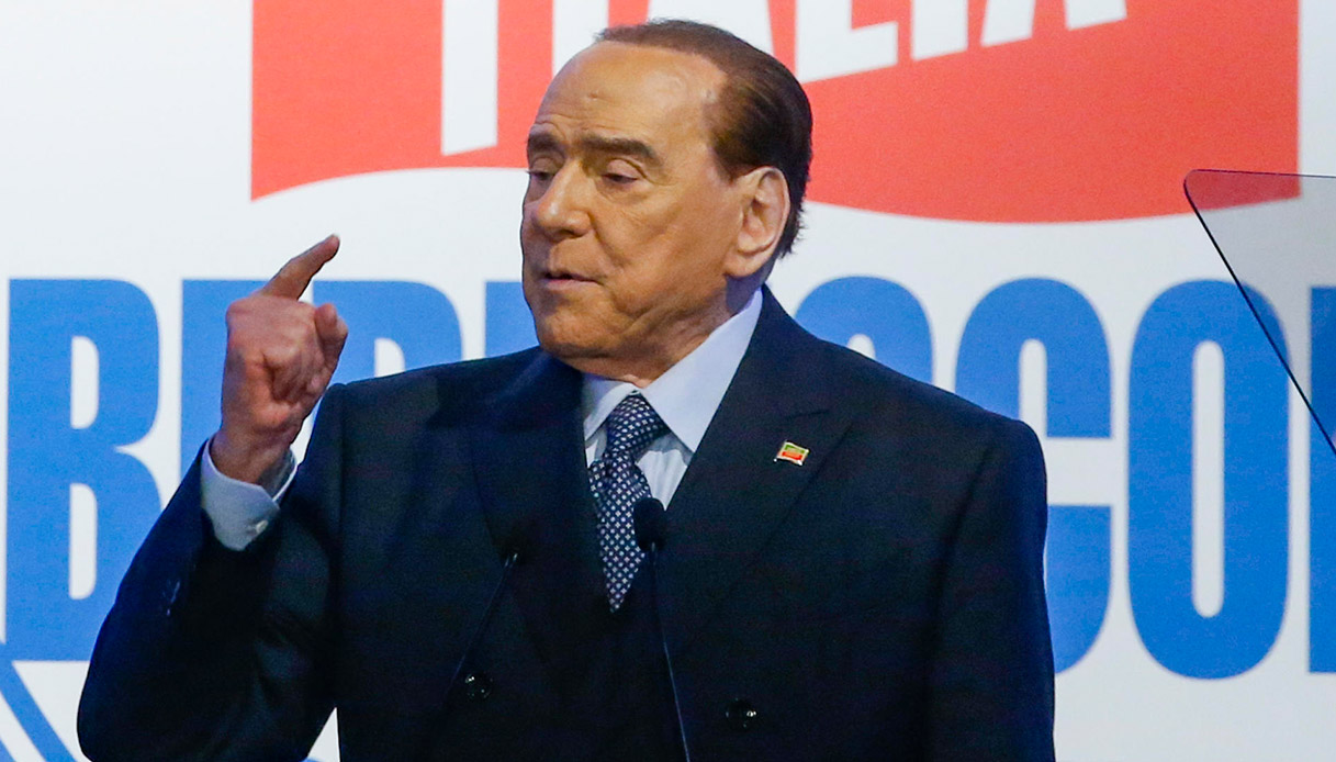 Berlusconi contro Putin e i crimini di guerra della Russia: l'attacco a sorpresa con la nuova discesa in campo