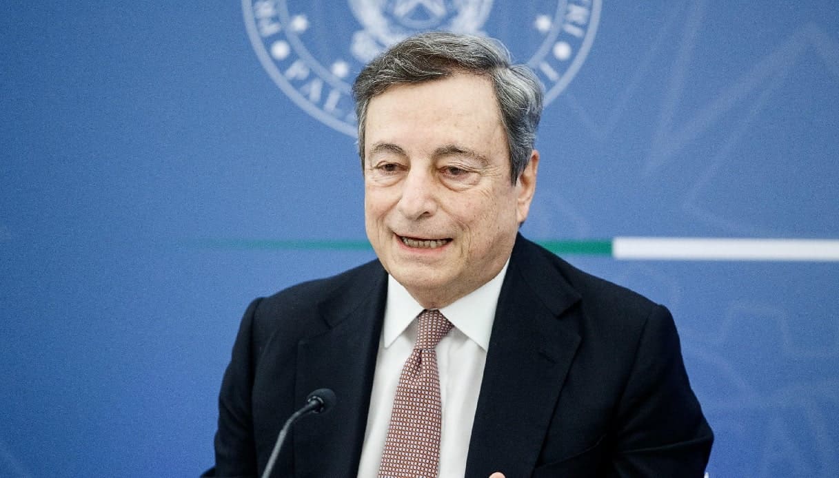 Mario Draghi durante una conferenza stampa a Palazzo Chigi.