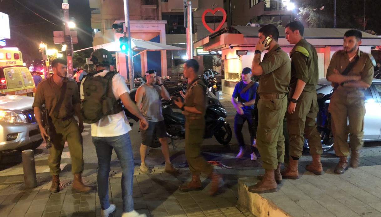 Israele, attacco terroristico a Tel Aviv. Almeno due morti e diversi feriti in una sparatoria