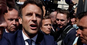 macron-lanci-pomodori