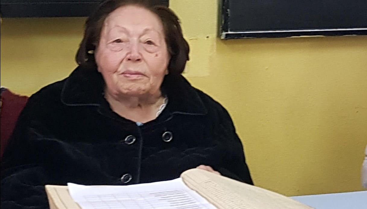 Michela Ponte è tornata a insegnare a 102 anni.