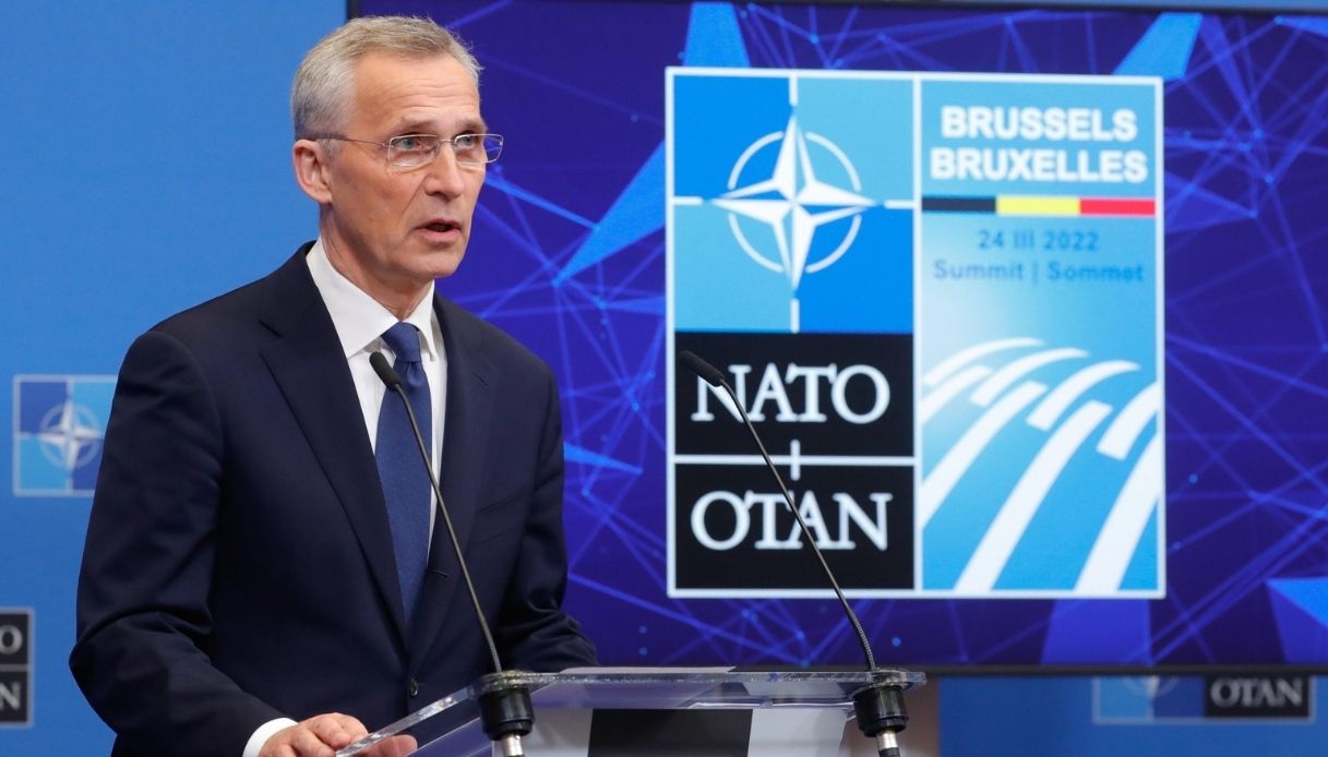 Nato avvisa Putin: Stoltenberg spiega perché entrare in guerra contro la  Russia