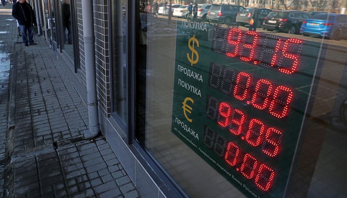 Vola il prezzo del gas: quanto costa e perché la Russia vuole farlo pagare in rubli