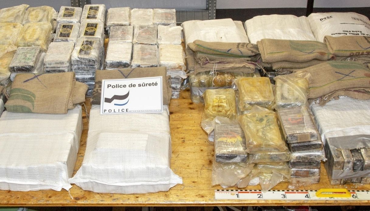 Cocaina nascosta nei chicchi di caffè, la scoperta nello stabilimento Nespresso: sequestrati 500 kg di droga