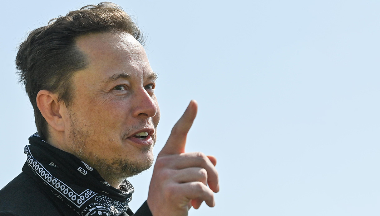 Elon Musk accusato di molestie: 