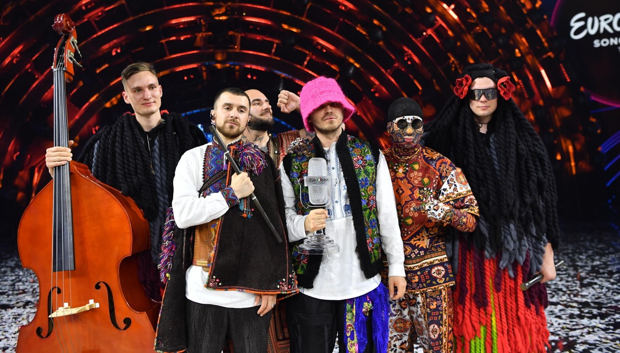 Eurovision 2022, vince l'Ucraina con la Kalush Orchestra. L'appello dei vincitori per Mariupol