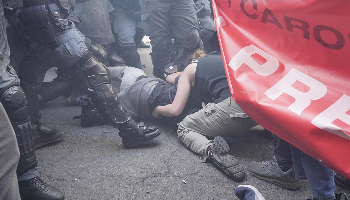 Manganellate sui manifestanti a Torino